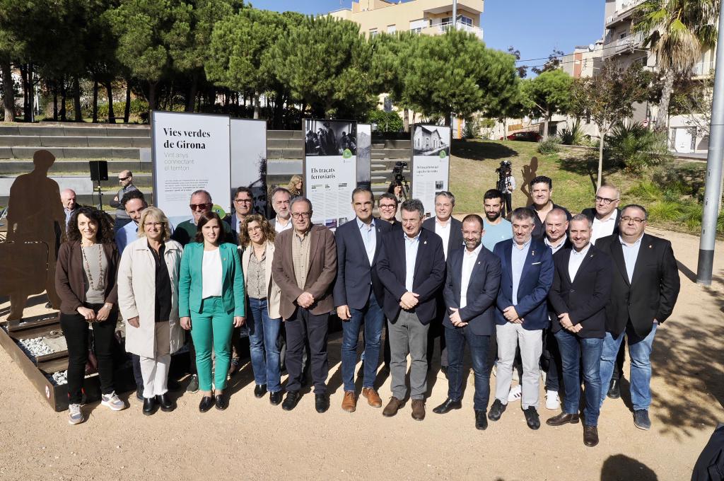 Una exposició commemorativa dels vint anys del Consorci mostra la transformació de les vies fèrries en vies verdes i l’evolució de la xarxa pedalable gironina