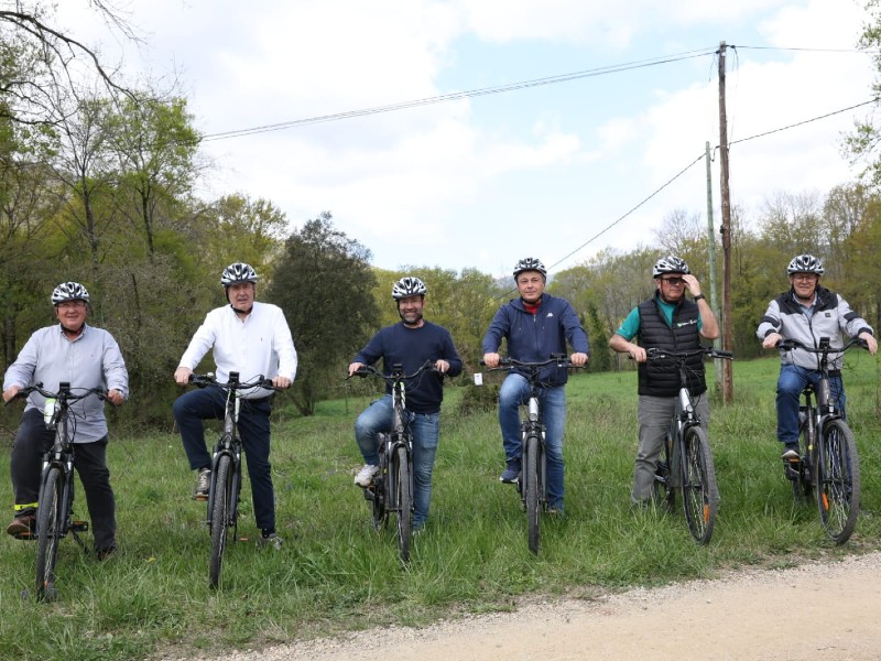 Inaugurada oficialment la ruta per caminar i pedalar entre Sant Joan de les Abadesses i la Vall de Bianya