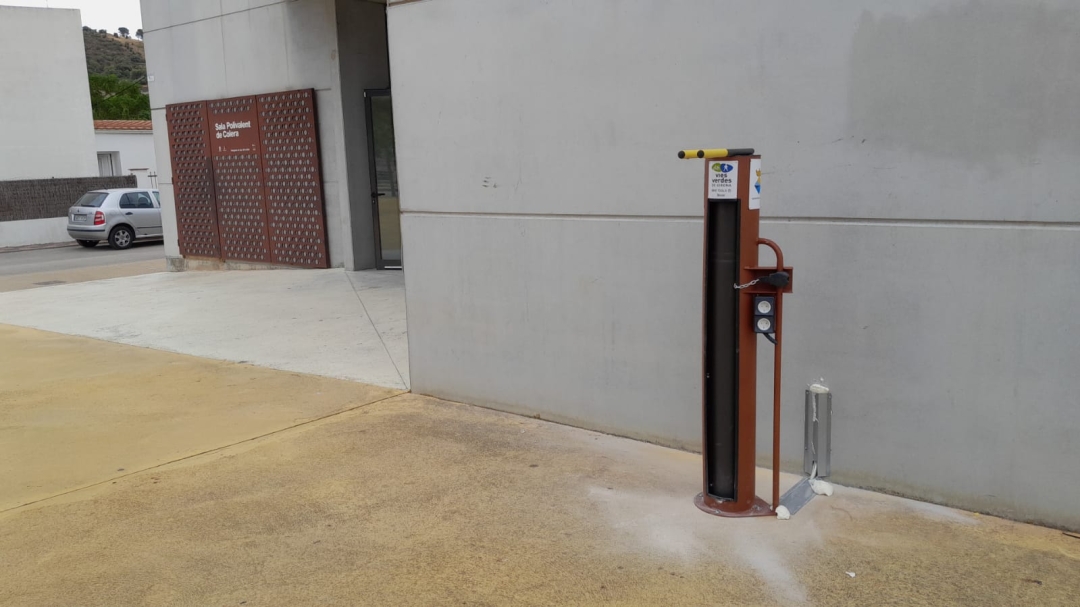 carregador i punt d'autoreparació de bicicletes