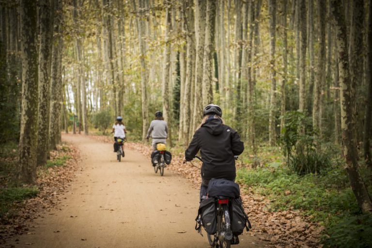 Ciclistes a les Deveses de Salt