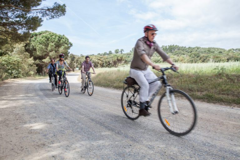 Ciclista por la Ruta del Tren Petit